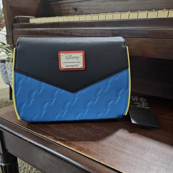 NWT Exclusive Loungefly Disney Chip ‘n Dale Rescue Rangers Logo Crossbody Bag - Picture 4 of 7